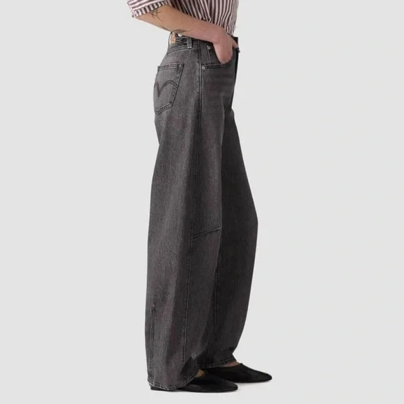 Levi’s Cinch Barrel Leg Women Jeans in Faded Black - Picture 2 of 13